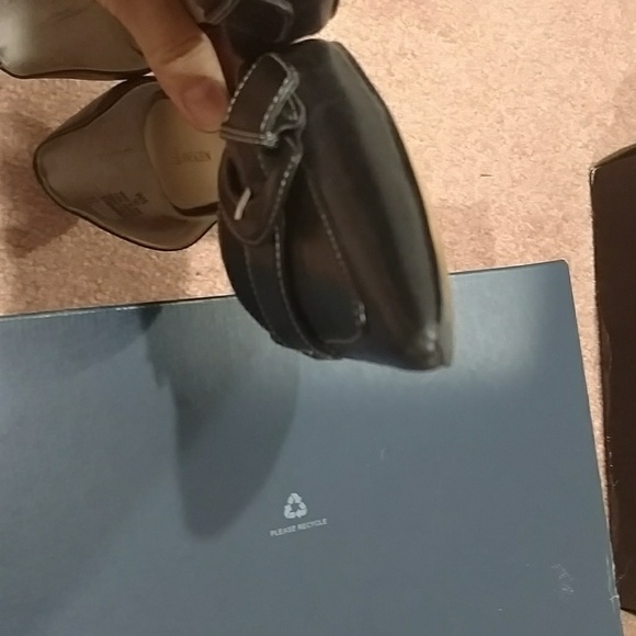 AK Anne Klein Black leather  9 1/2 - Picture 4 of 6